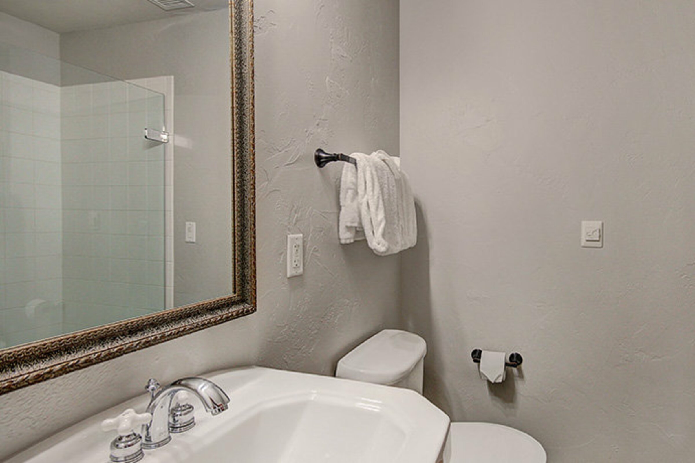 #410 - Bathroom