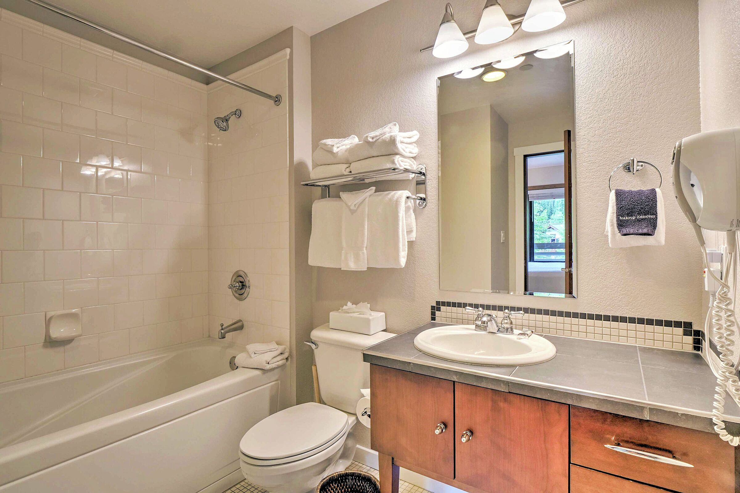 #206 - Ensuite Bathroom