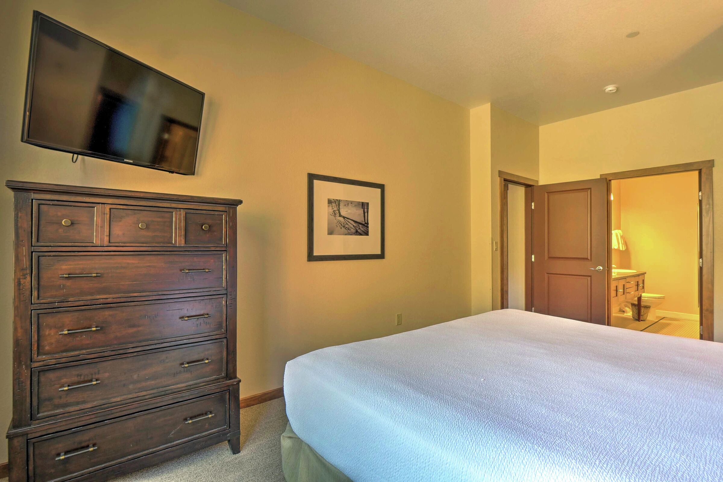 #101 - Master Bedroom