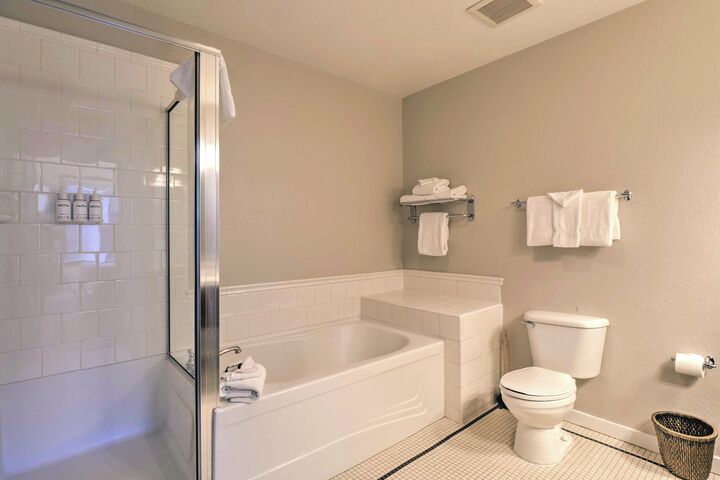 #102 - Master Ensuite Bathroom