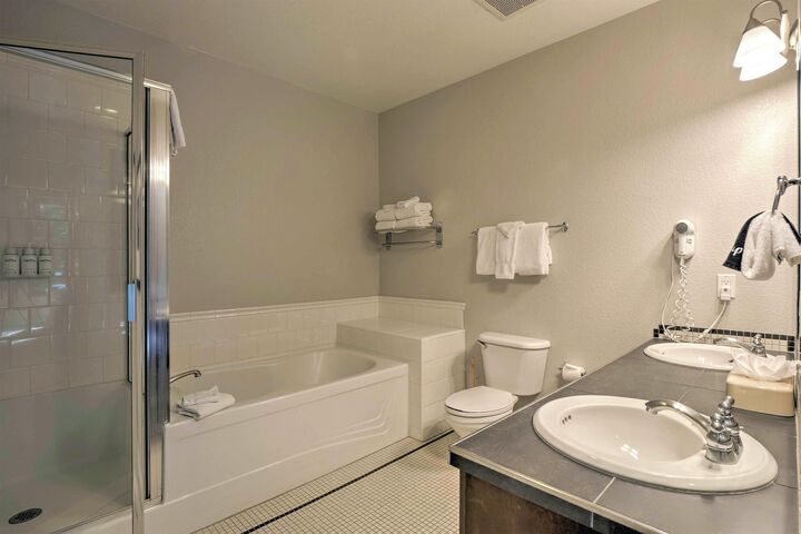 #104 - Master Ensuite Bathroom