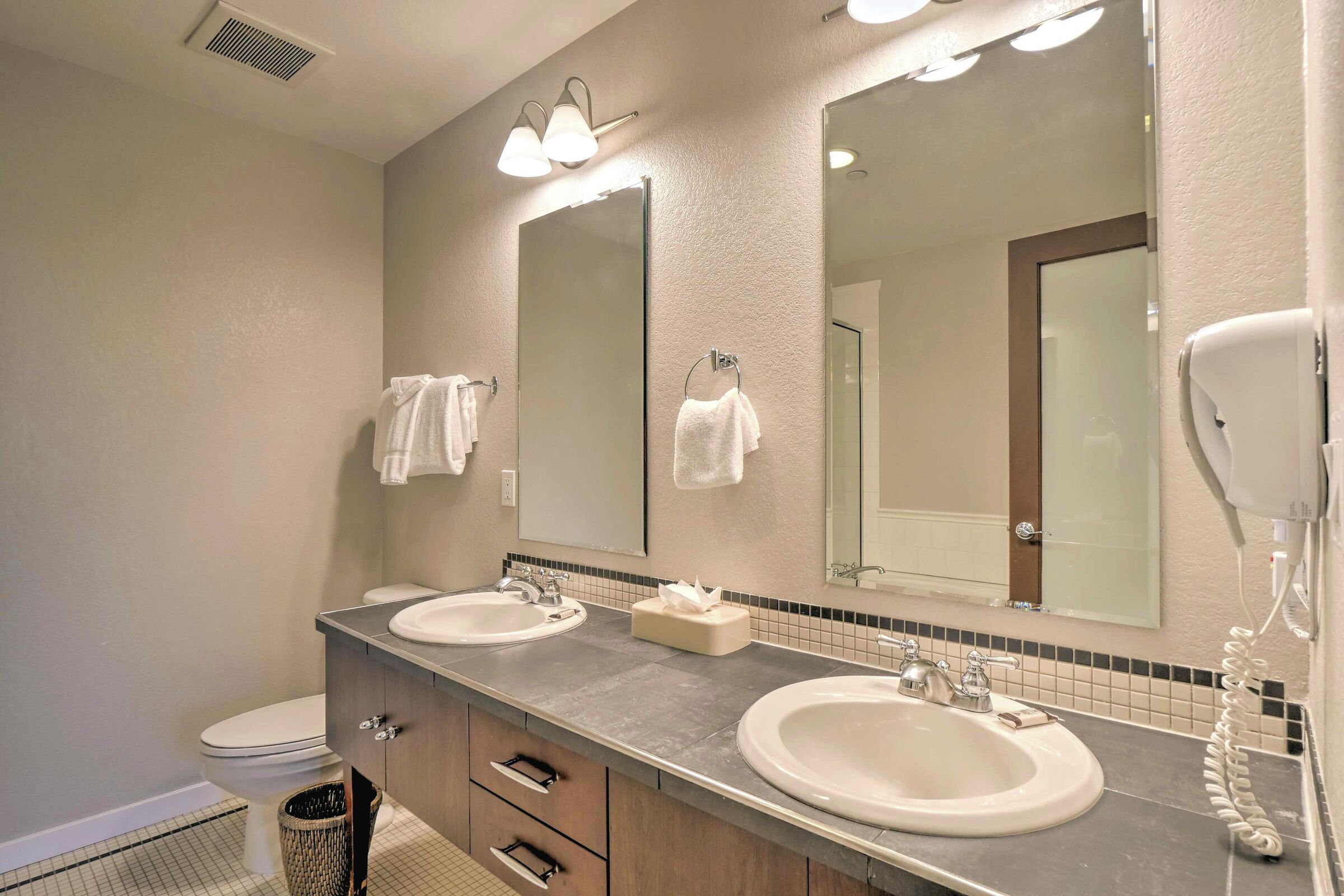 #210 - Master Ensuite Bathroom