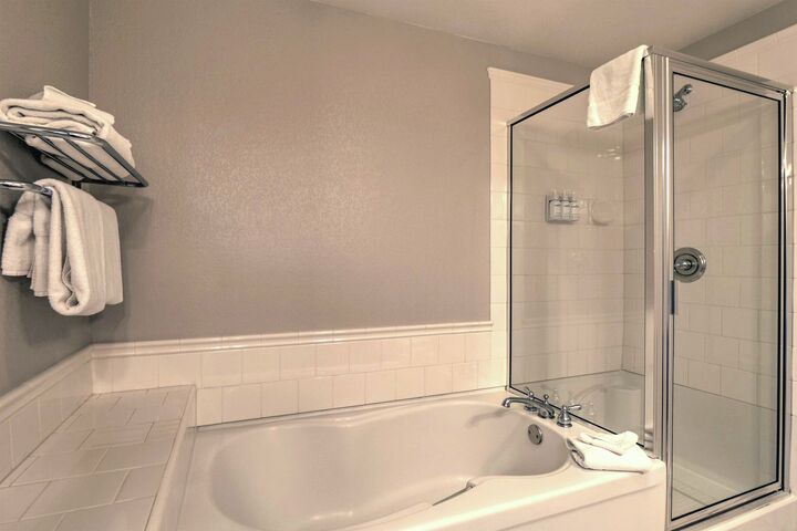 #210 - Master Ensuite Bathroom