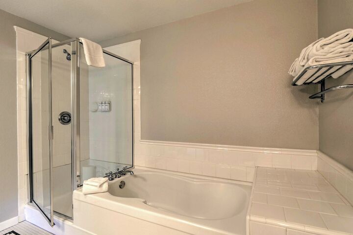 #213 - Master Ensuite Bathroom