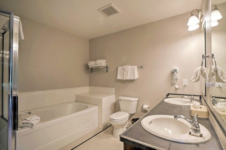 #213 - Master Ensuite Bathroom