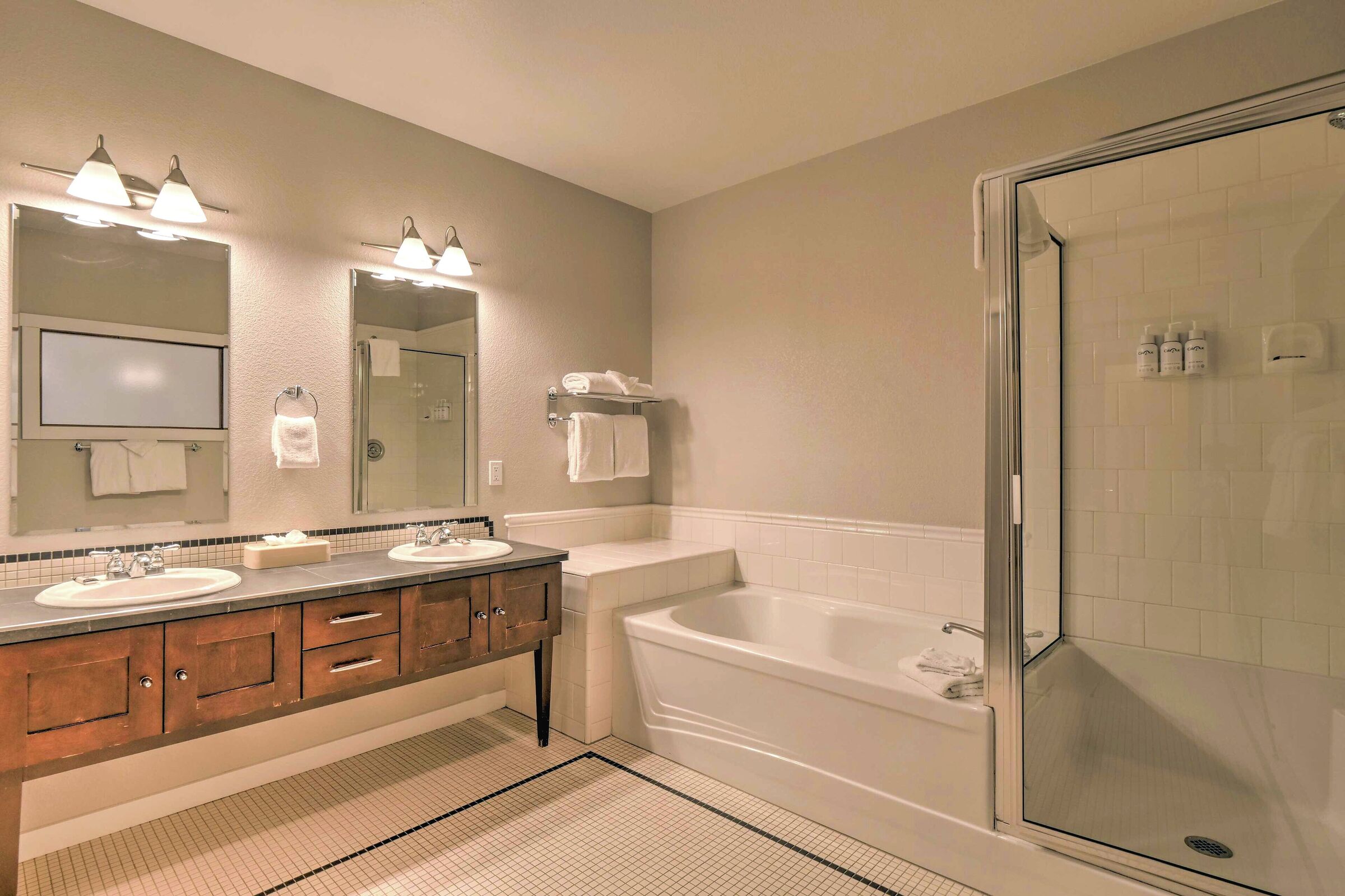 #216 - Master Ensuite Bathroom