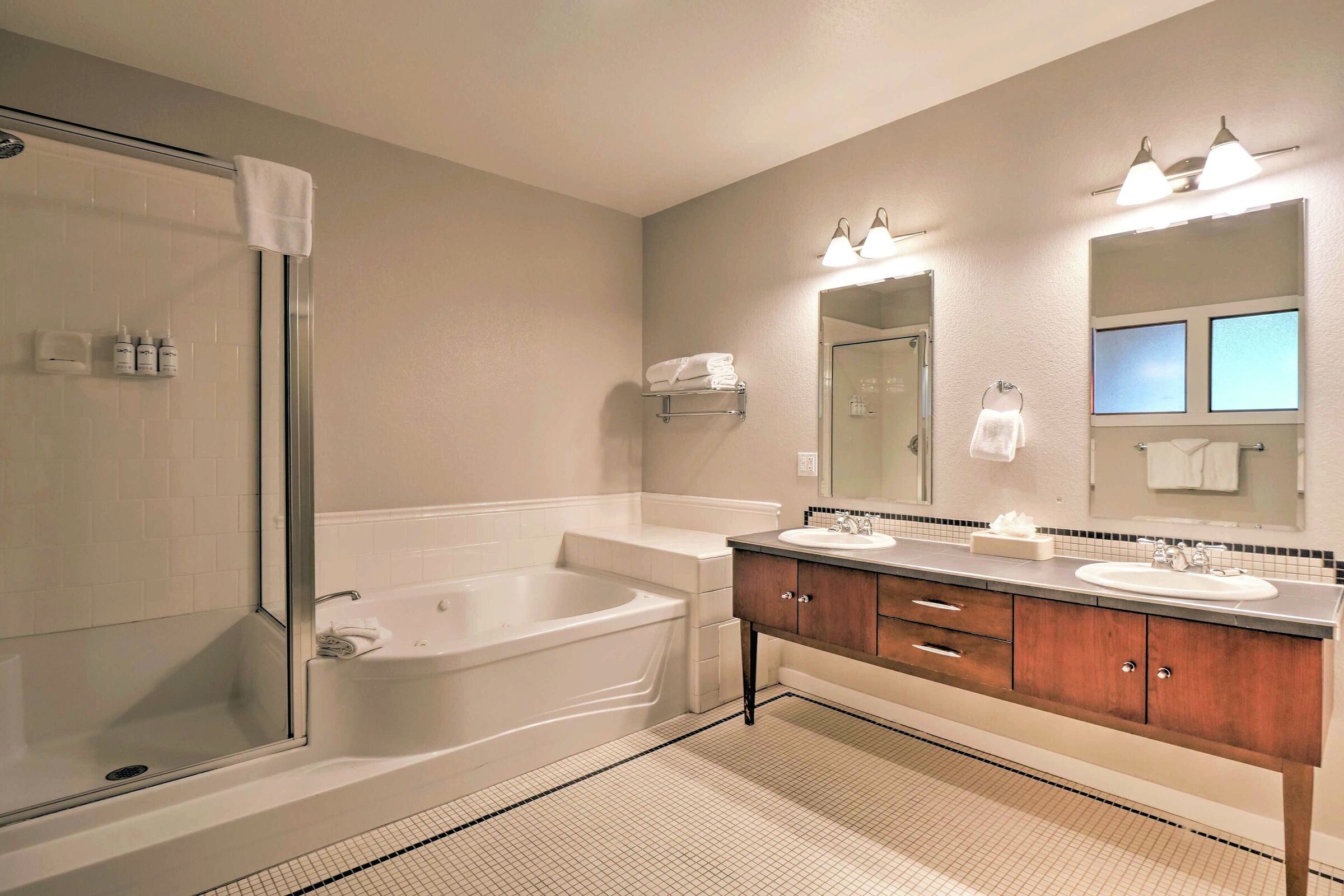 #205 - Master Ensuite Bathroom