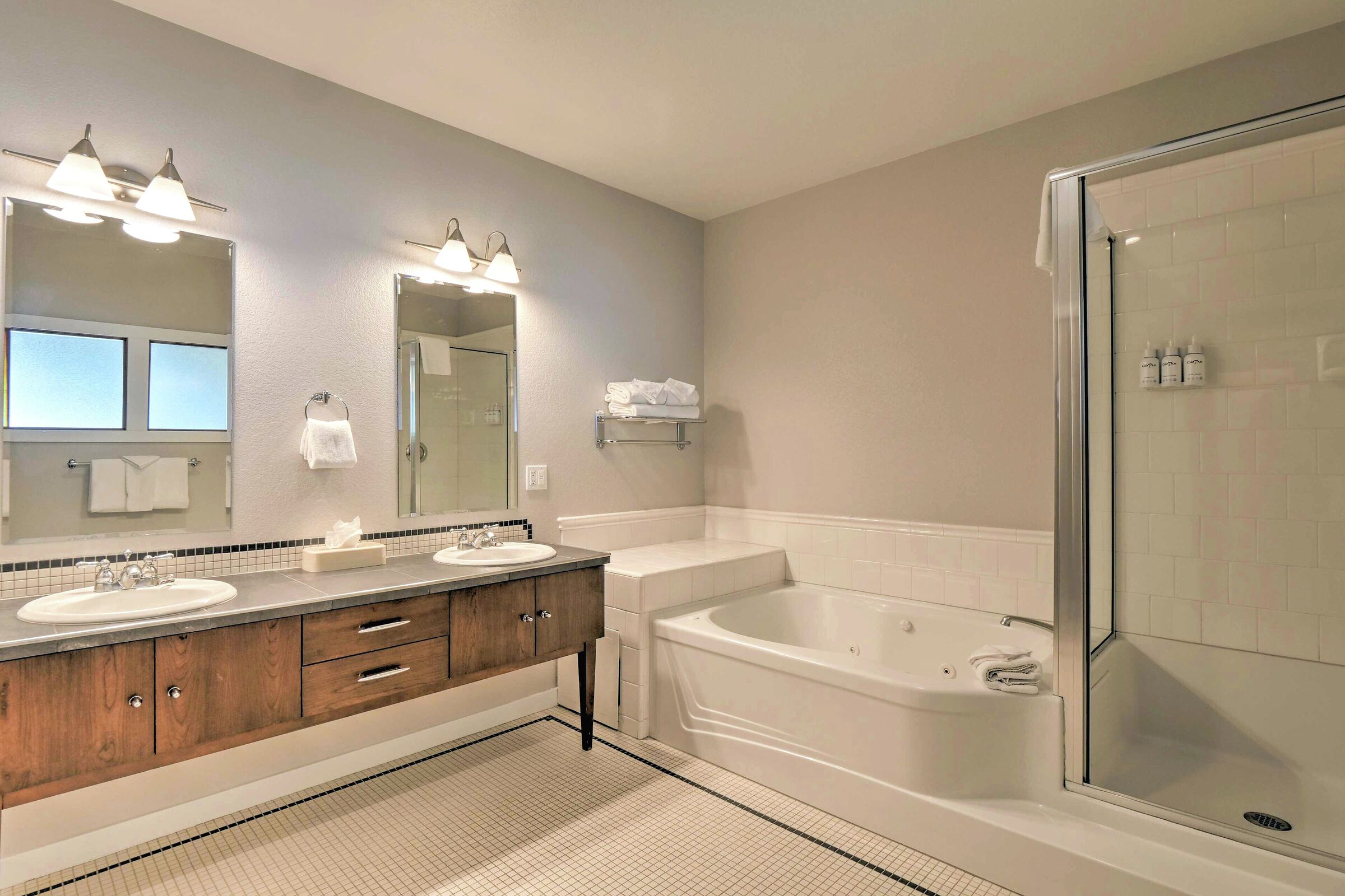 #209 - Master Ensuite Bathroom