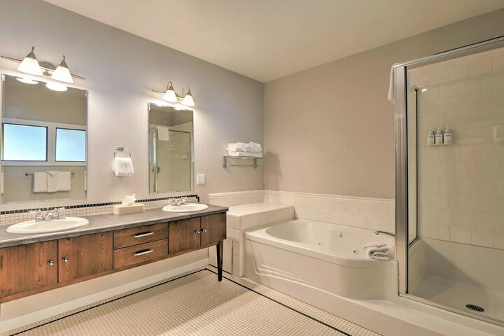 #209 - Master Ensuite Bathroom