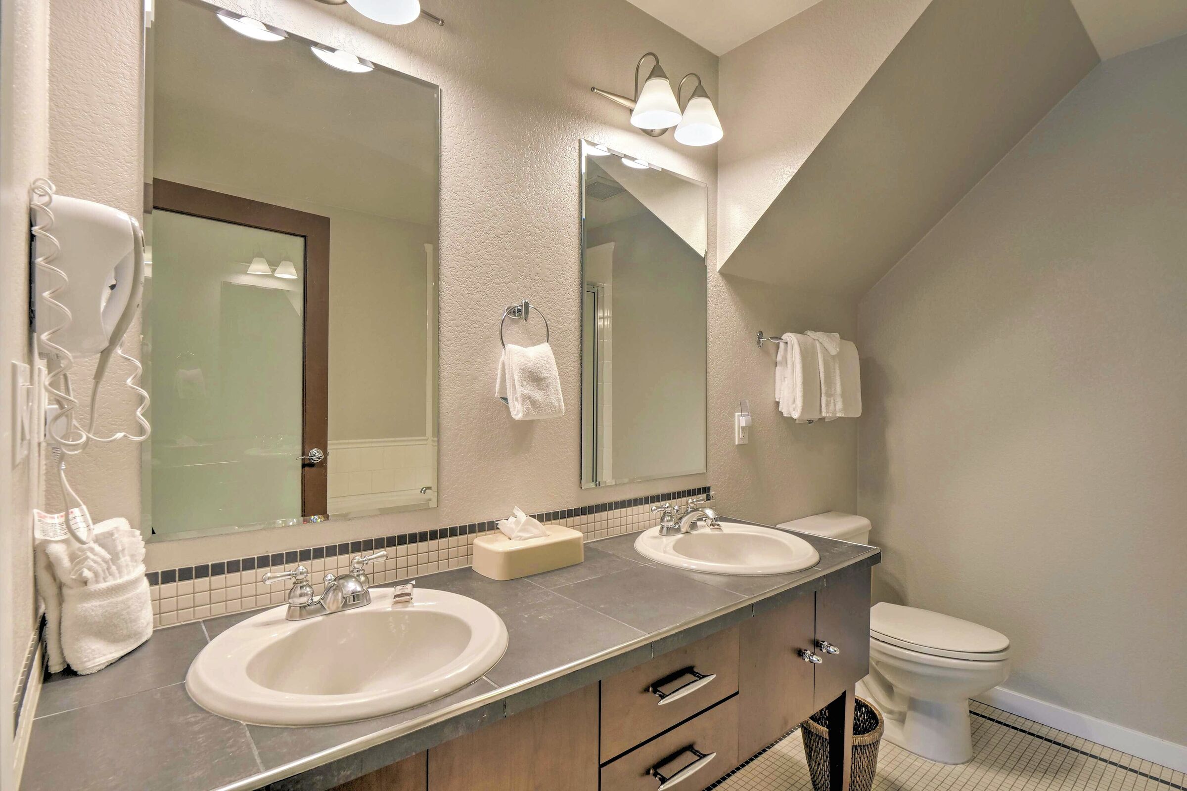 #211 - Ensuite Bathroom