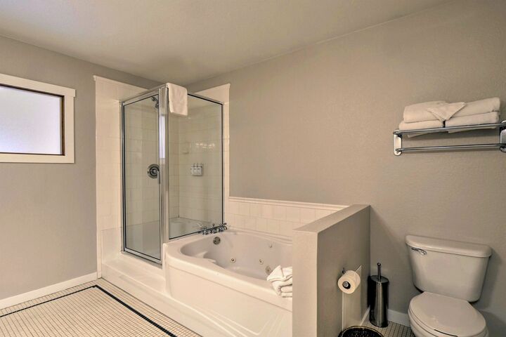 #211 - Master Ensuite Bathroom