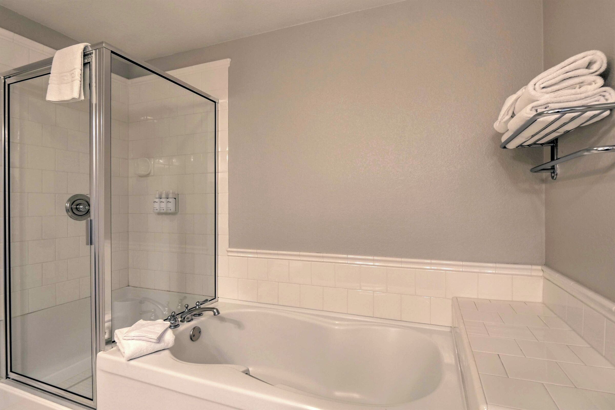 #211 - Ensuite Bathroom