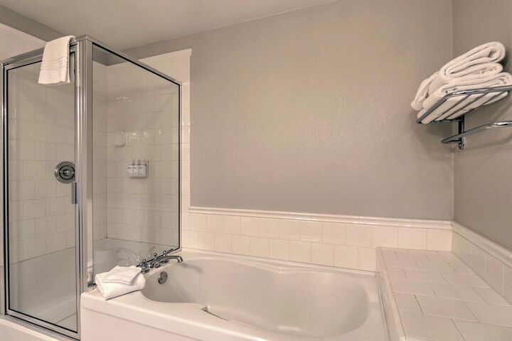#211 - Ensuite Bathroom