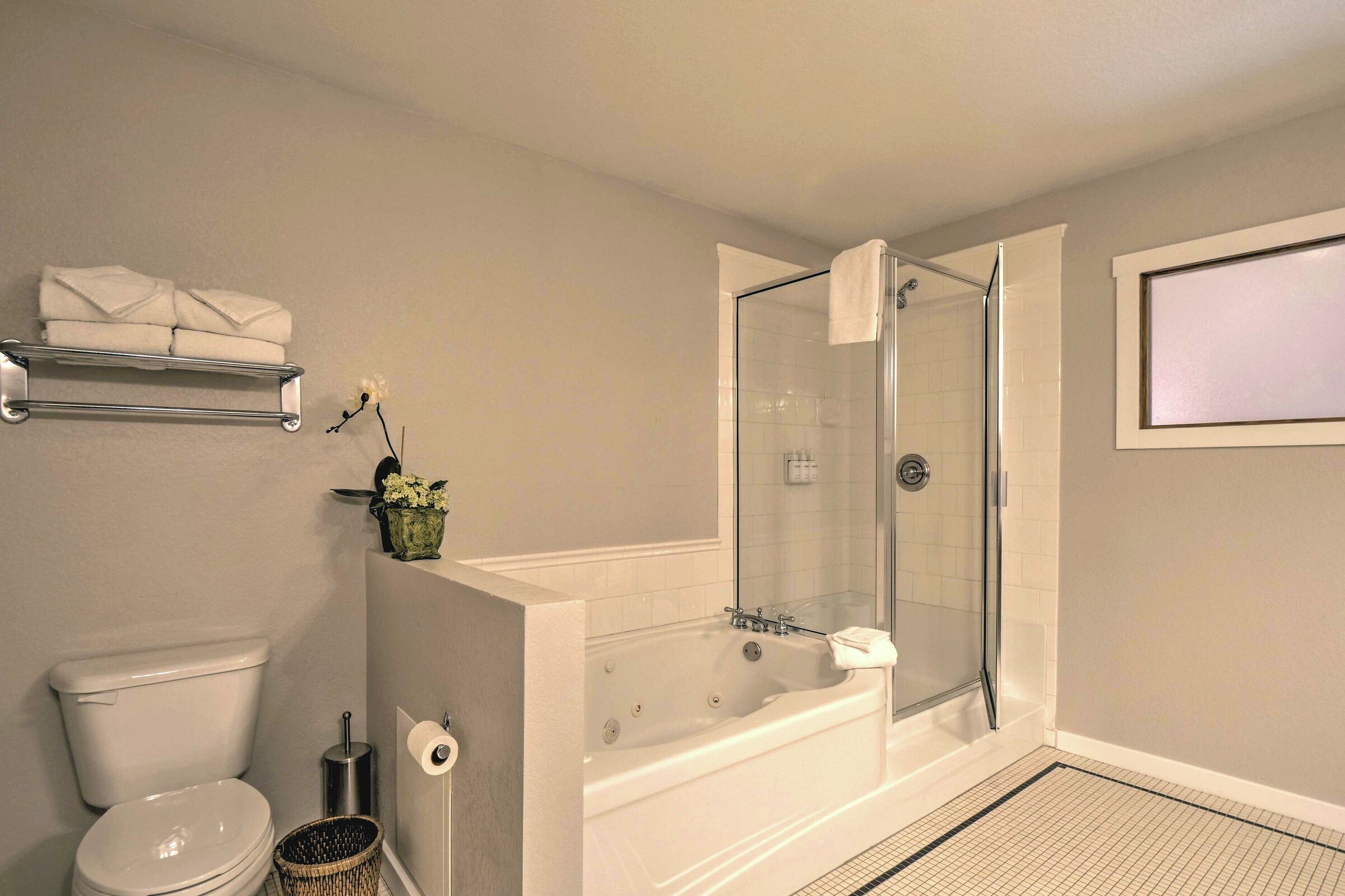 #214 - Master Ensuite Bathroom
