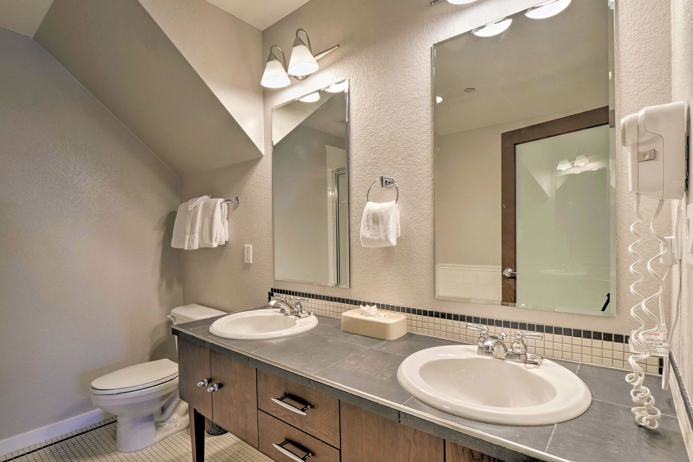 #214 - Ensuite Bathroom