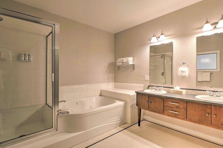 #215 - Master Ensuite Bathroom