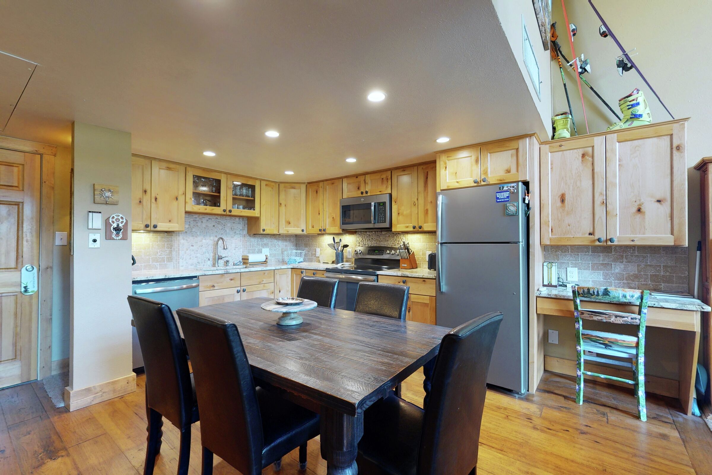 Dining Room & Kitchen