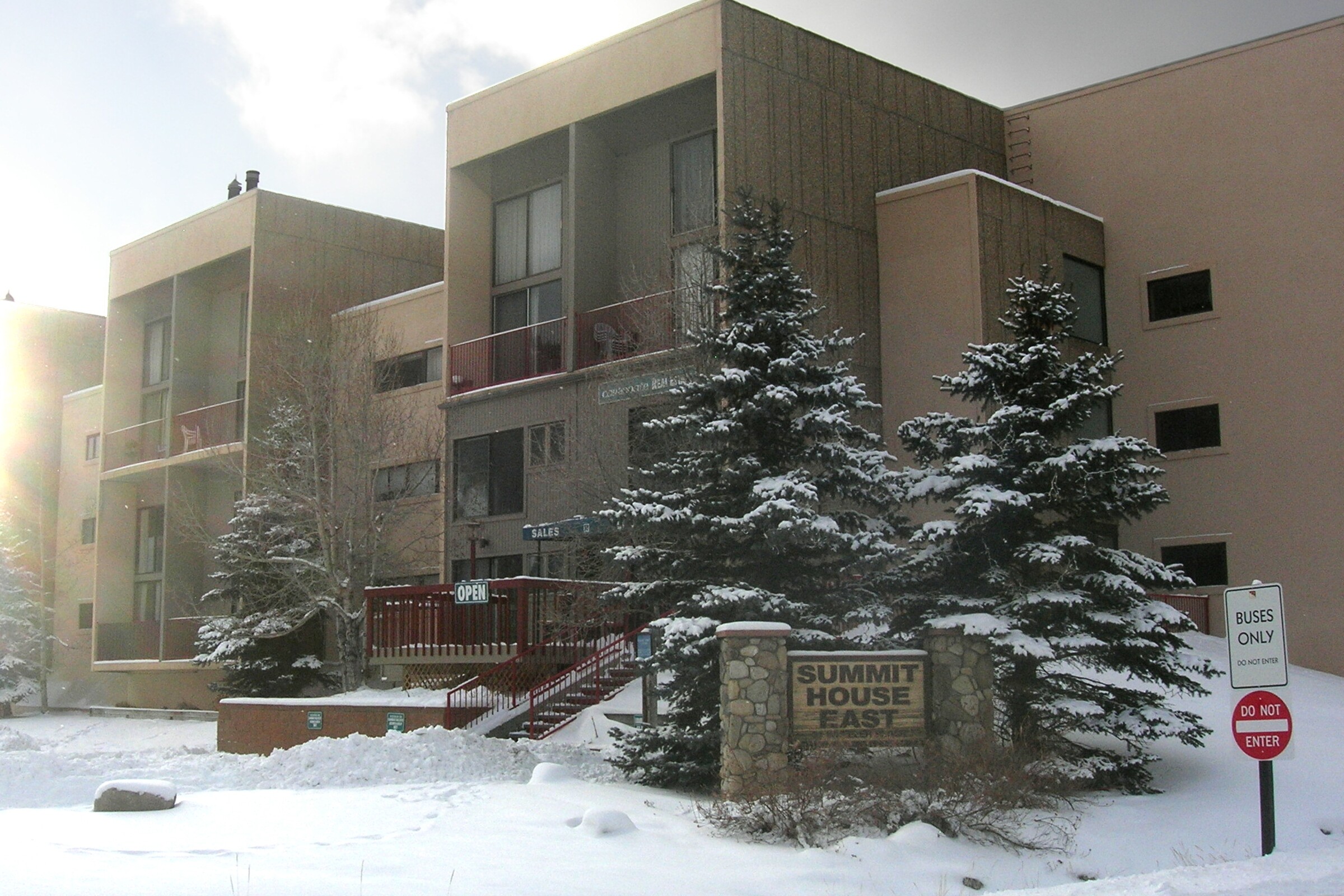 Summit House East
