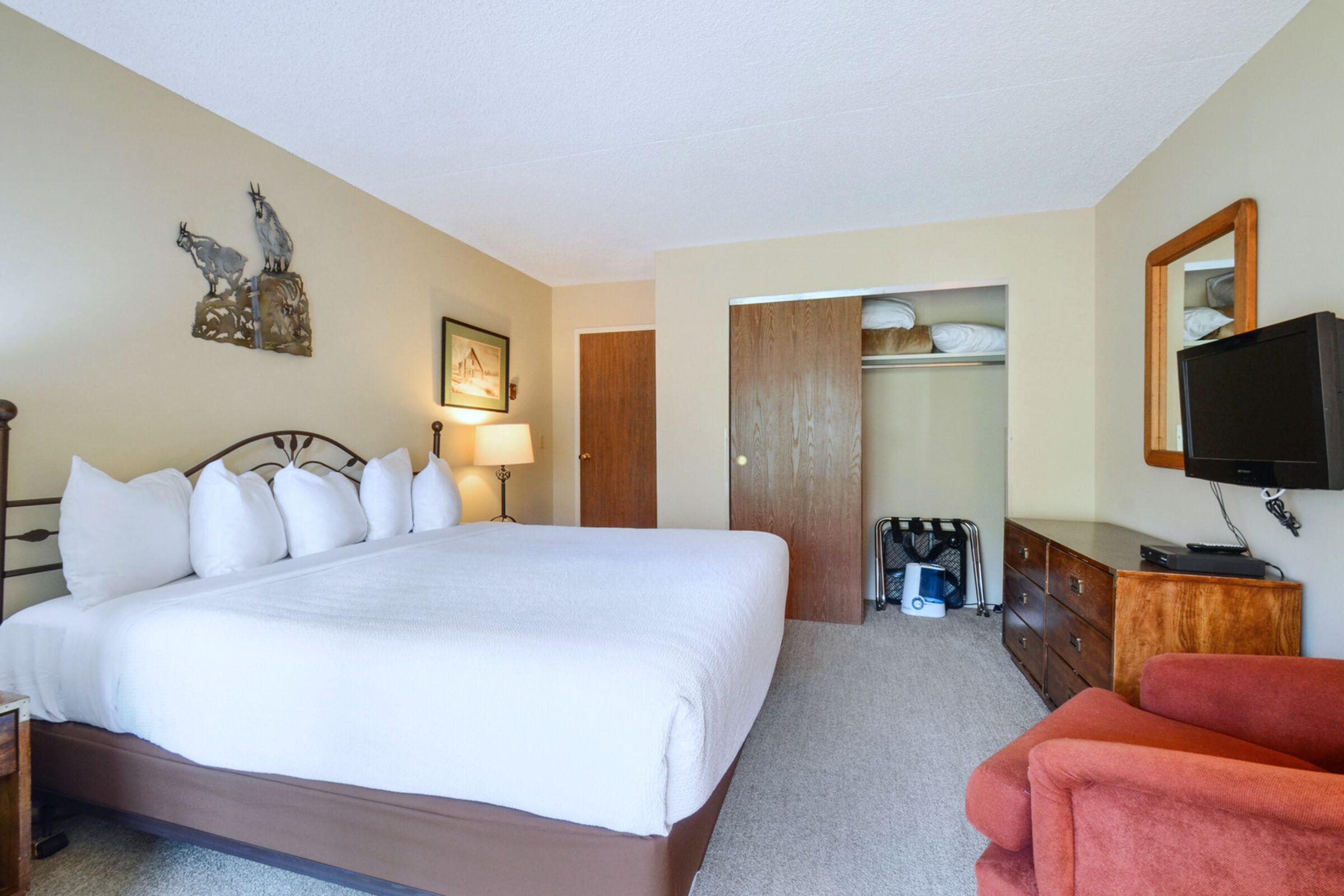 #206/206A - Master Bedroom