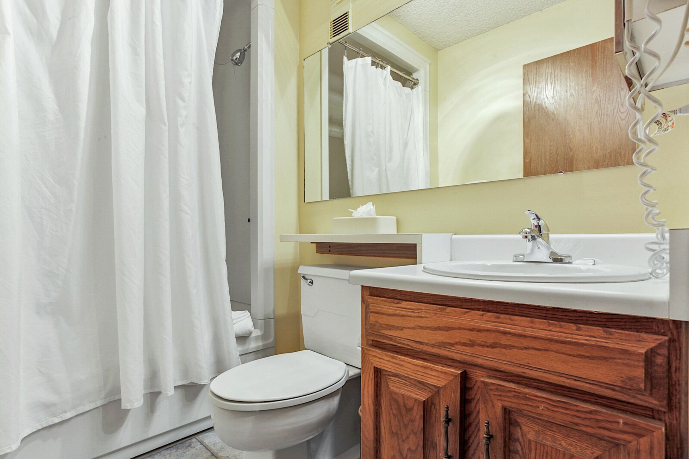 #404A - Bathroom