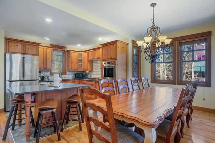 #124A - Dining Area & Kitchen