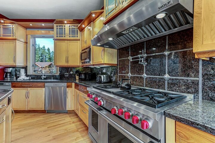 5 Bdrm 5.5 Bath HT - Kitchen