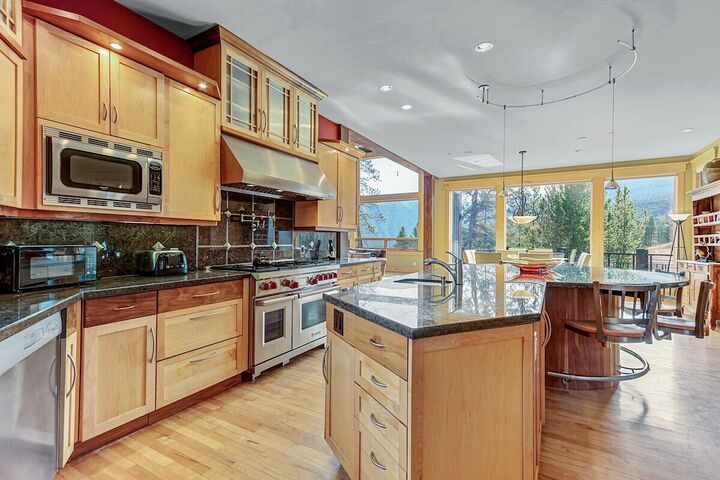 5 Bdrm 5.5 Bath HT - Kitchen
