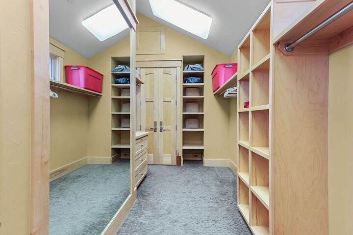 5 Bdrm 5.5 Bath HT - Master Walk-in Closet