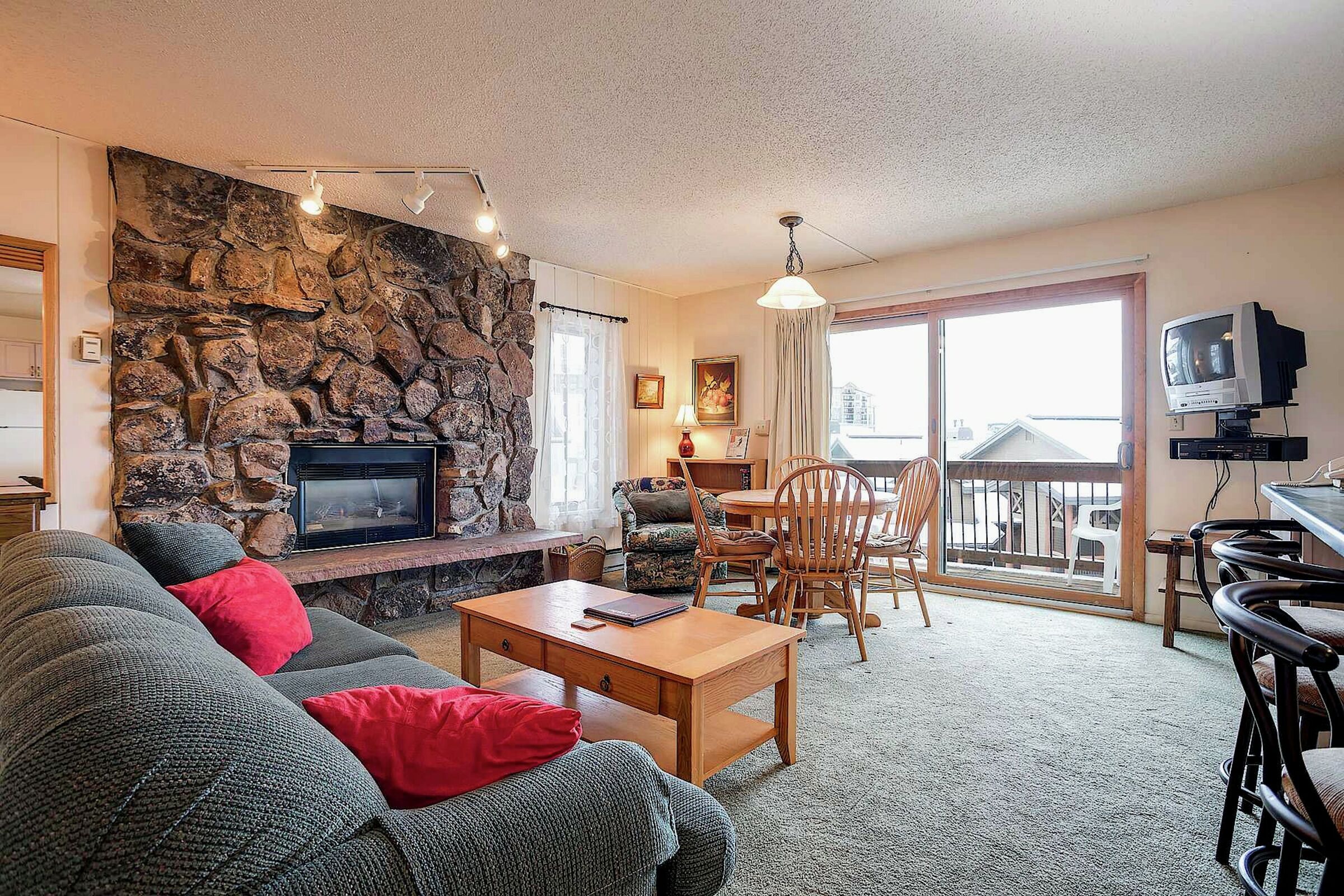 #300 - Living Room & Dining Room