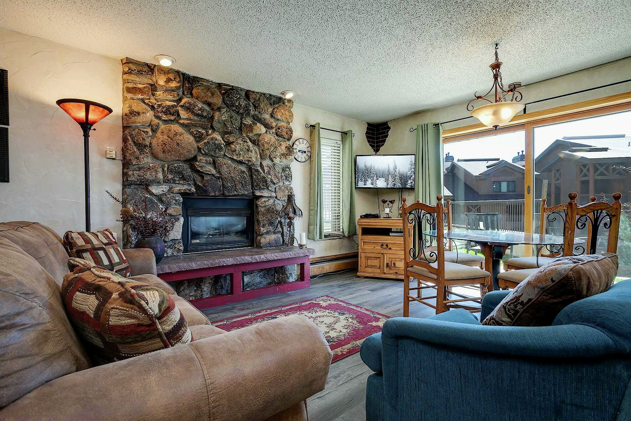 #100 - Living Room & Dining Room