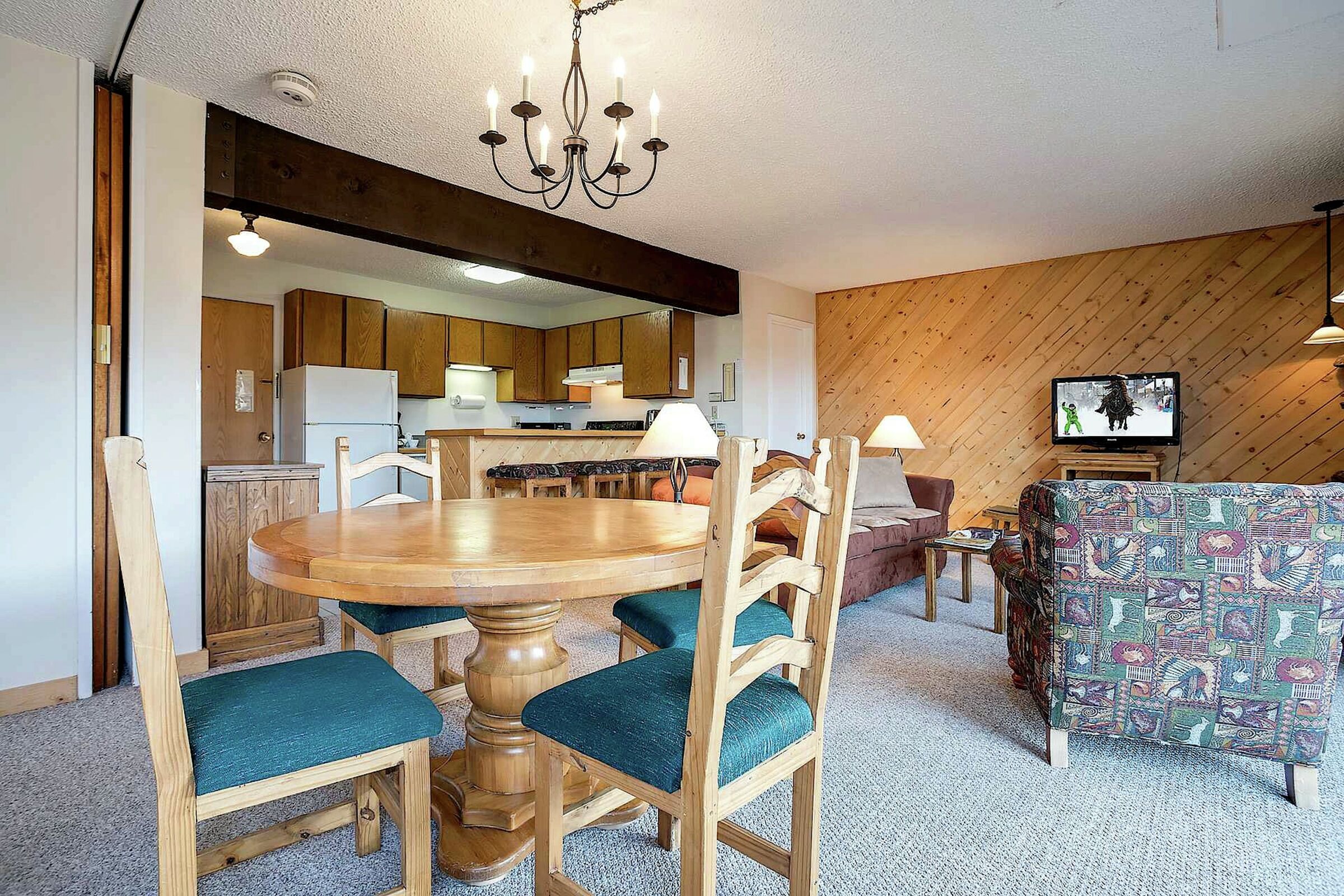 #447 - Studio Living Area