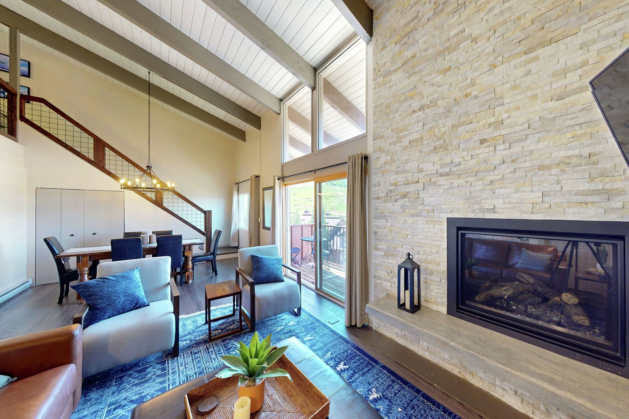 Living Area & Dining Area