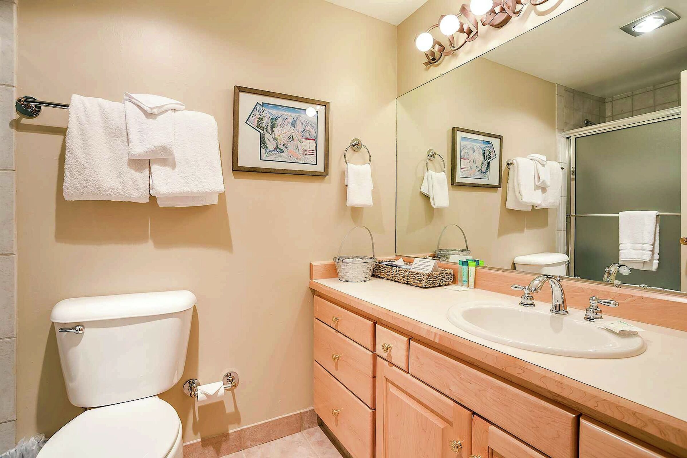 #A315 - Studio Bathroom