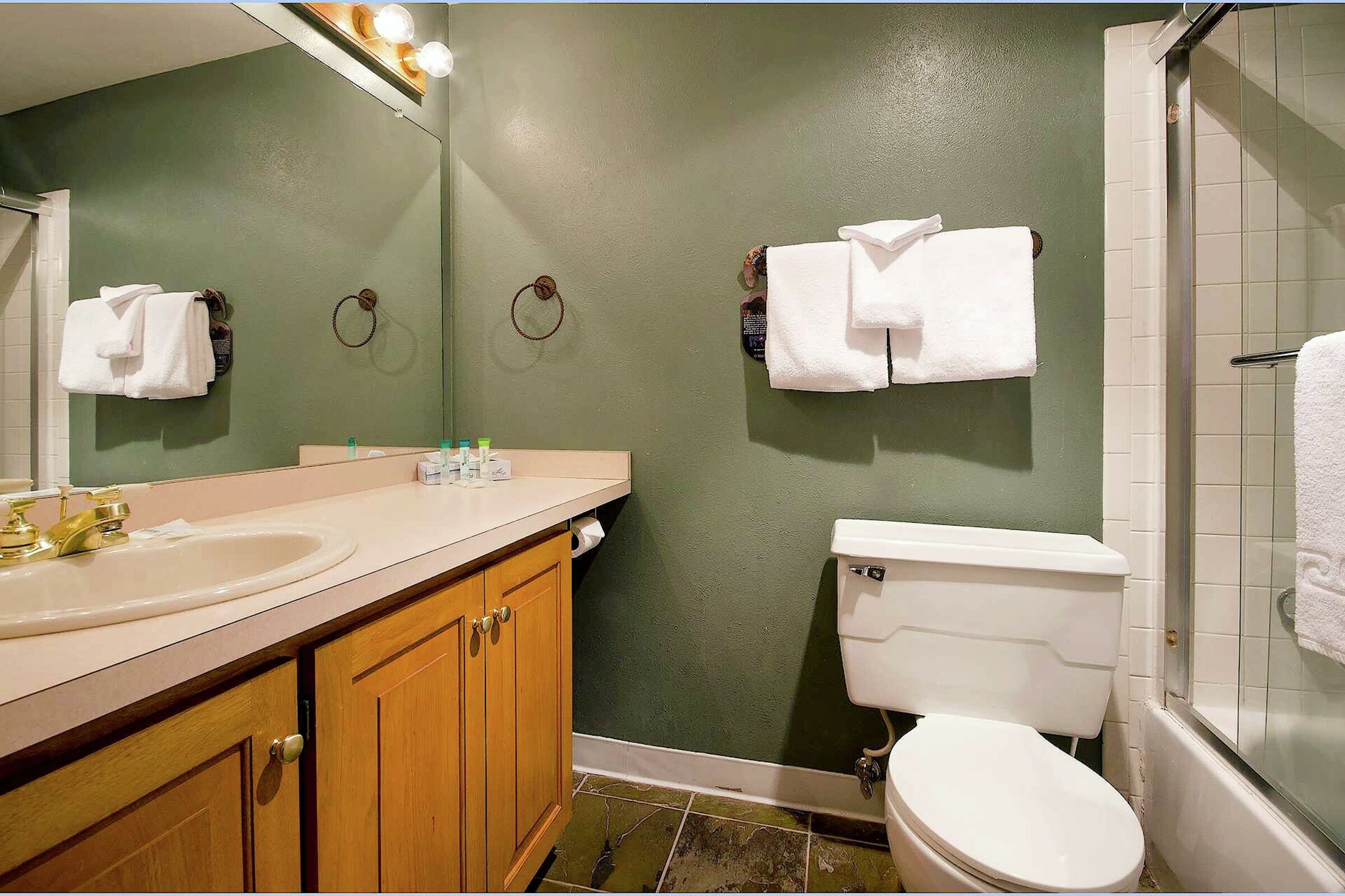 #B216 - Bathroom
