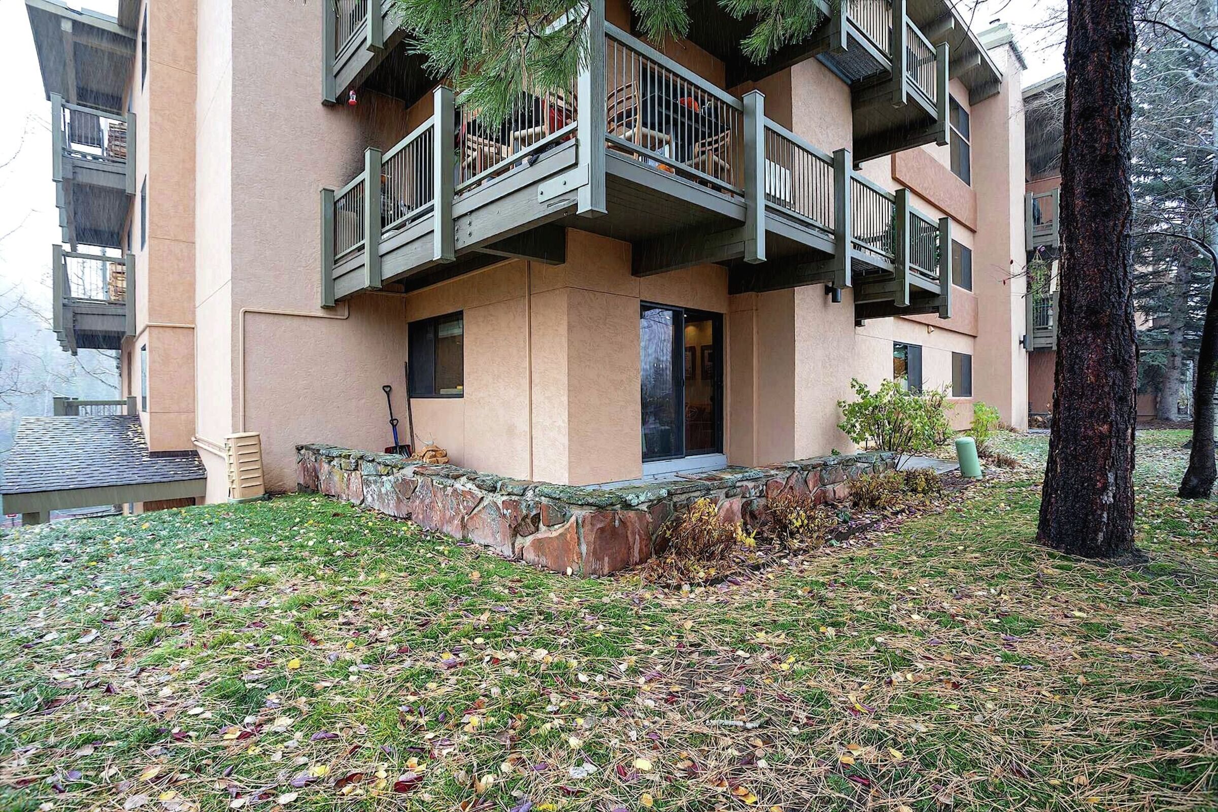 #B220 - Patio