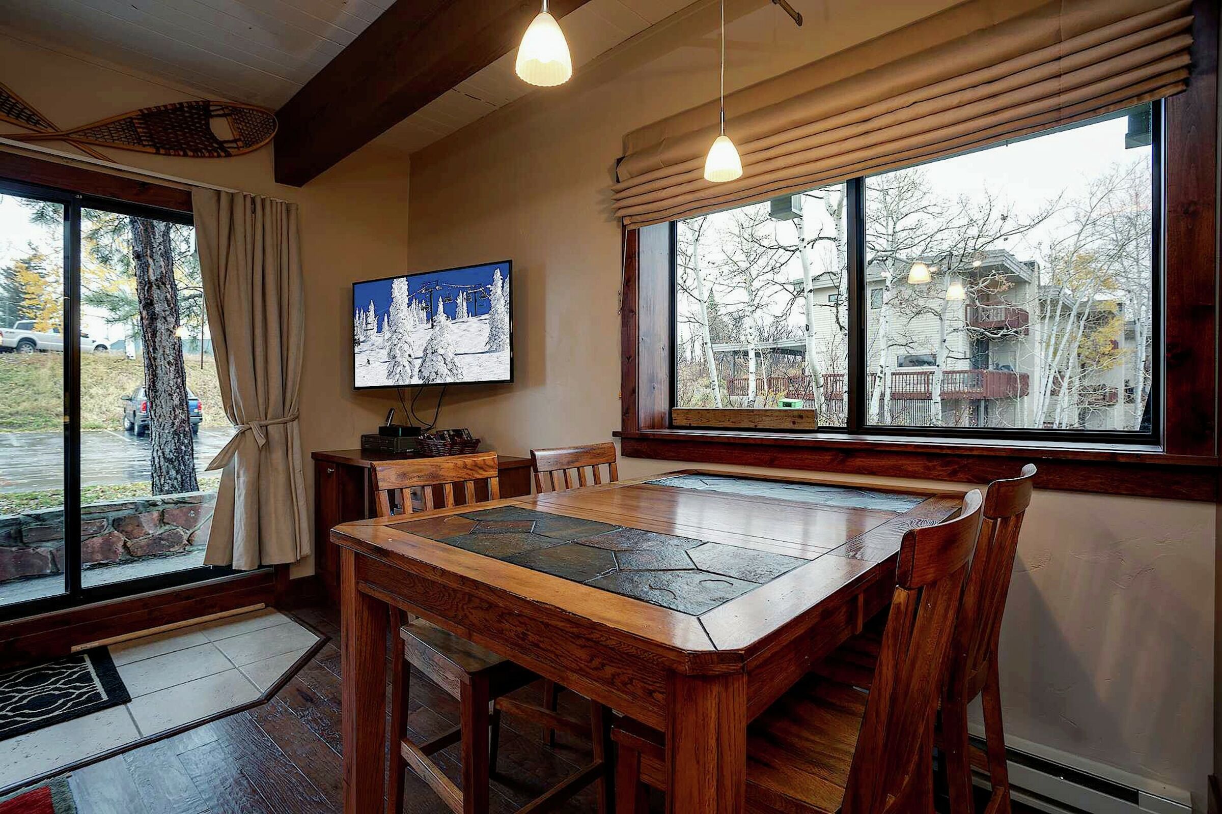 #B220 - Dining Area