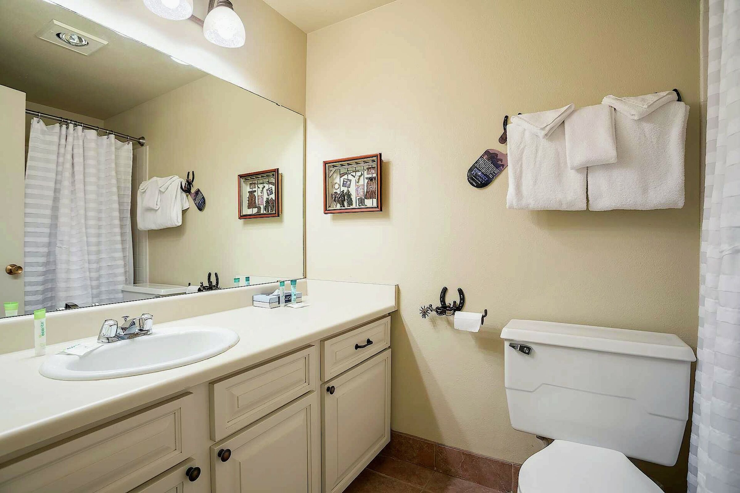 #B317 - Bathroom