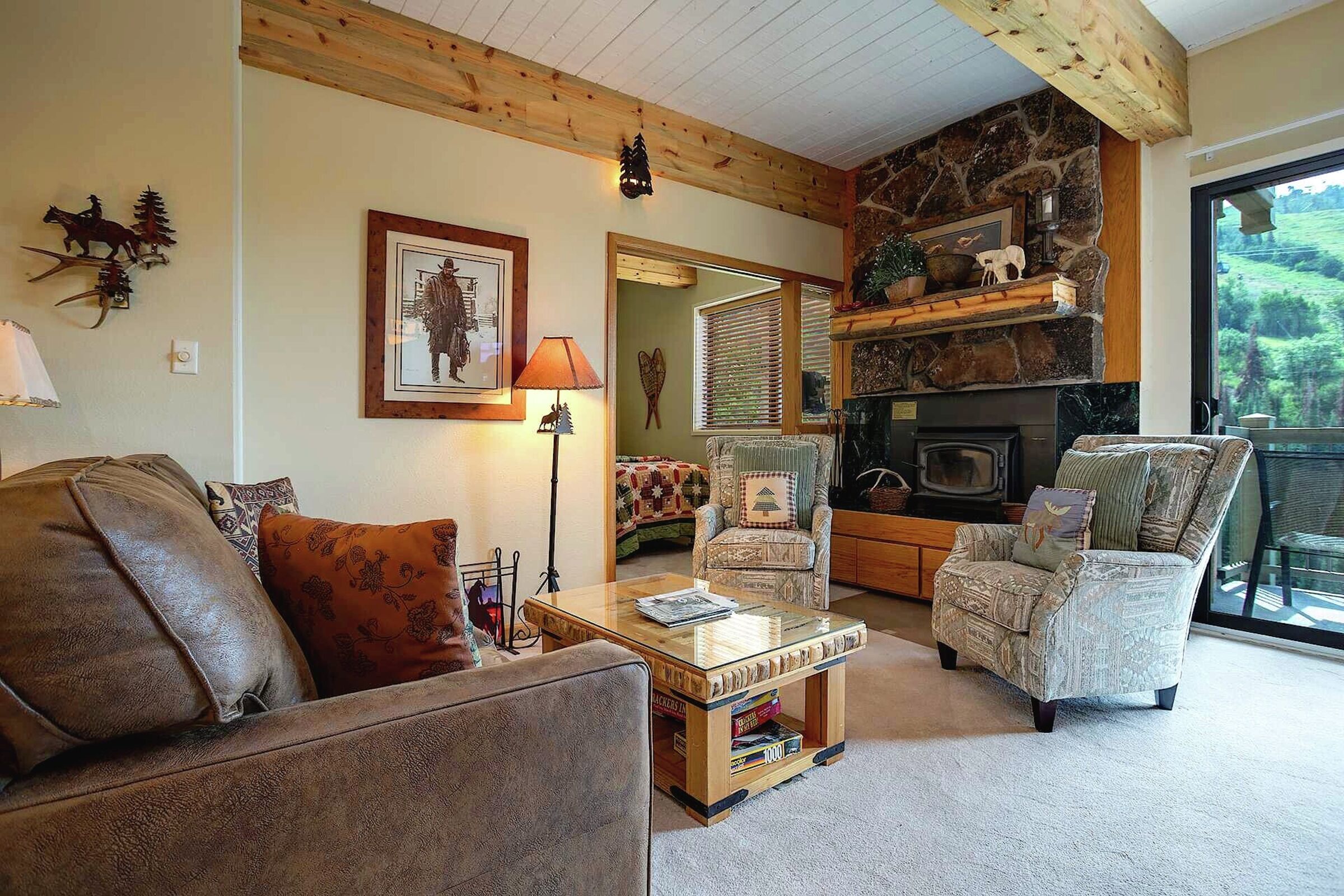#B317 - Living Area
