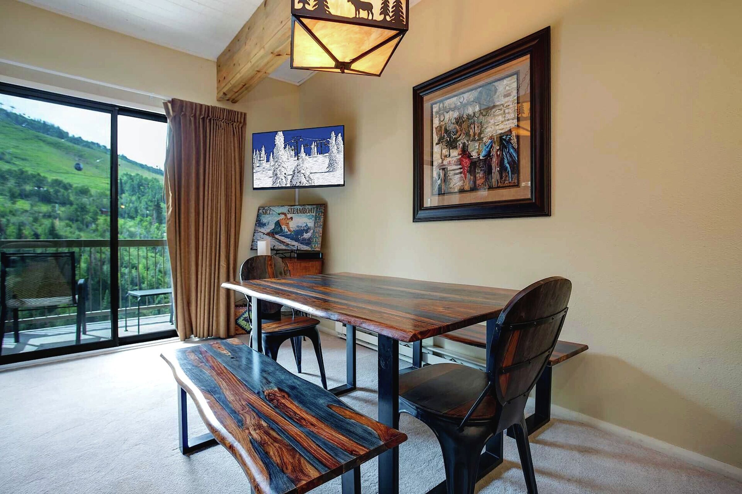 #B317 - Dining Area