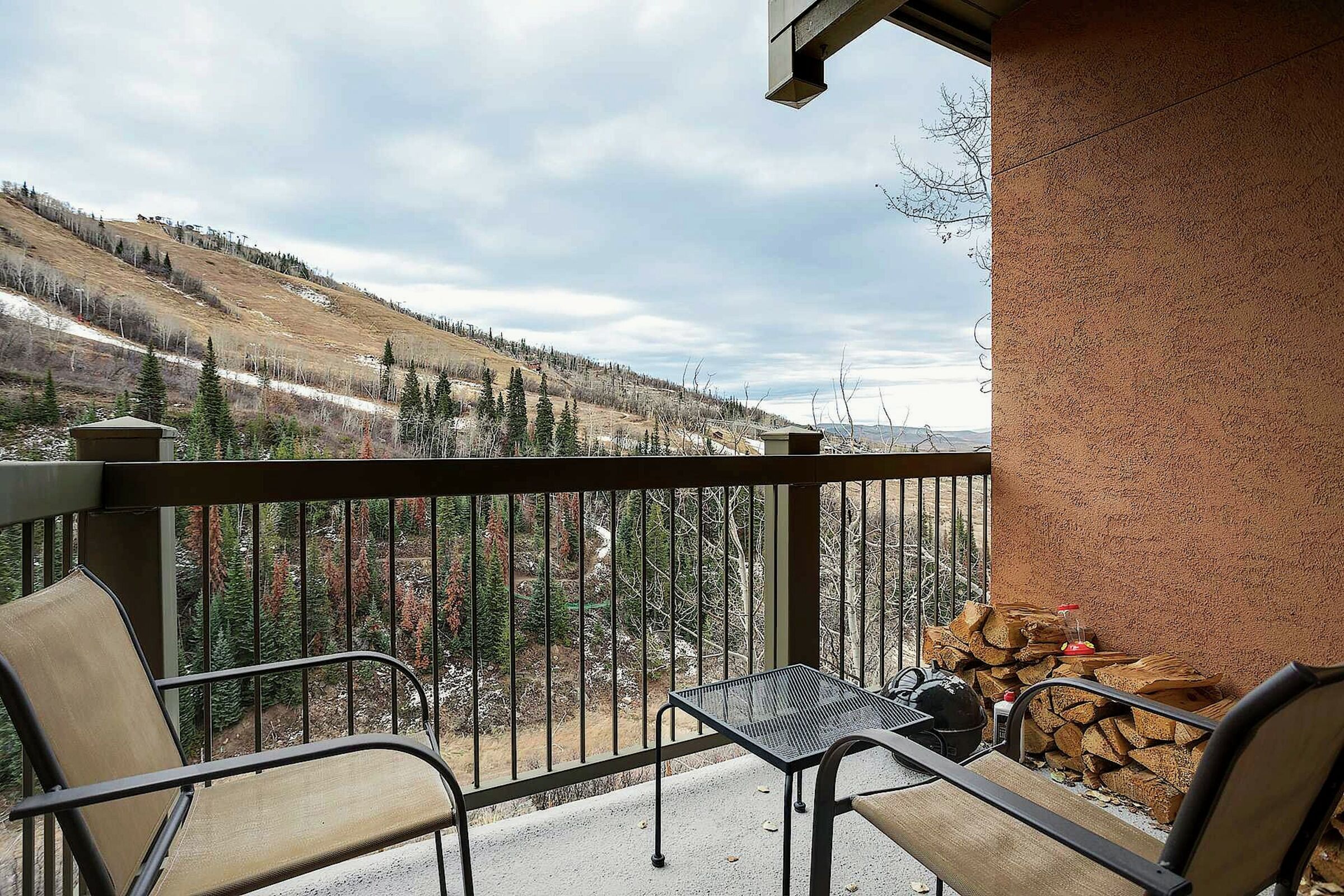 #B317 - Balcony