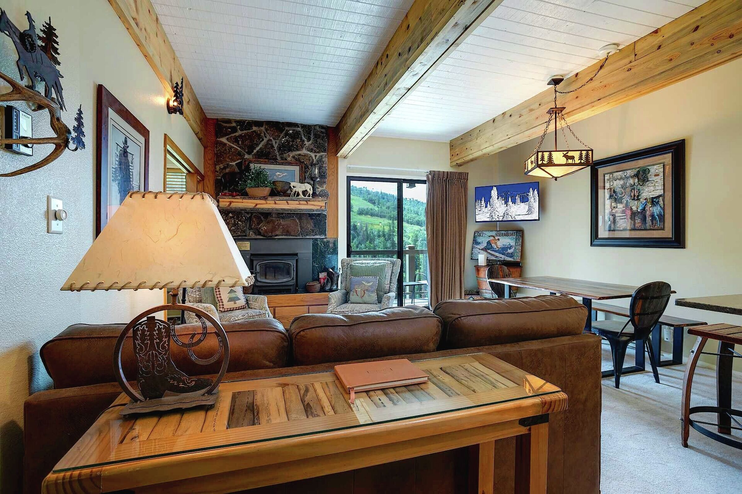 #B317 - Living Area
