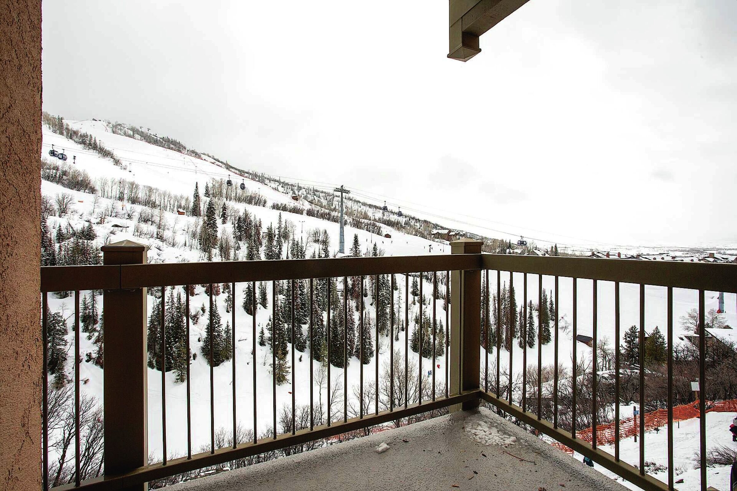 #B315 - Balcony