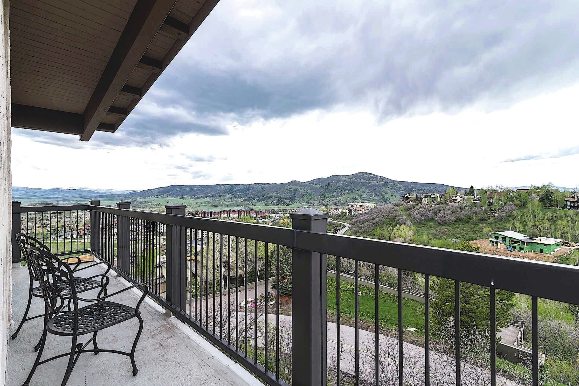 #C410 - Balcony