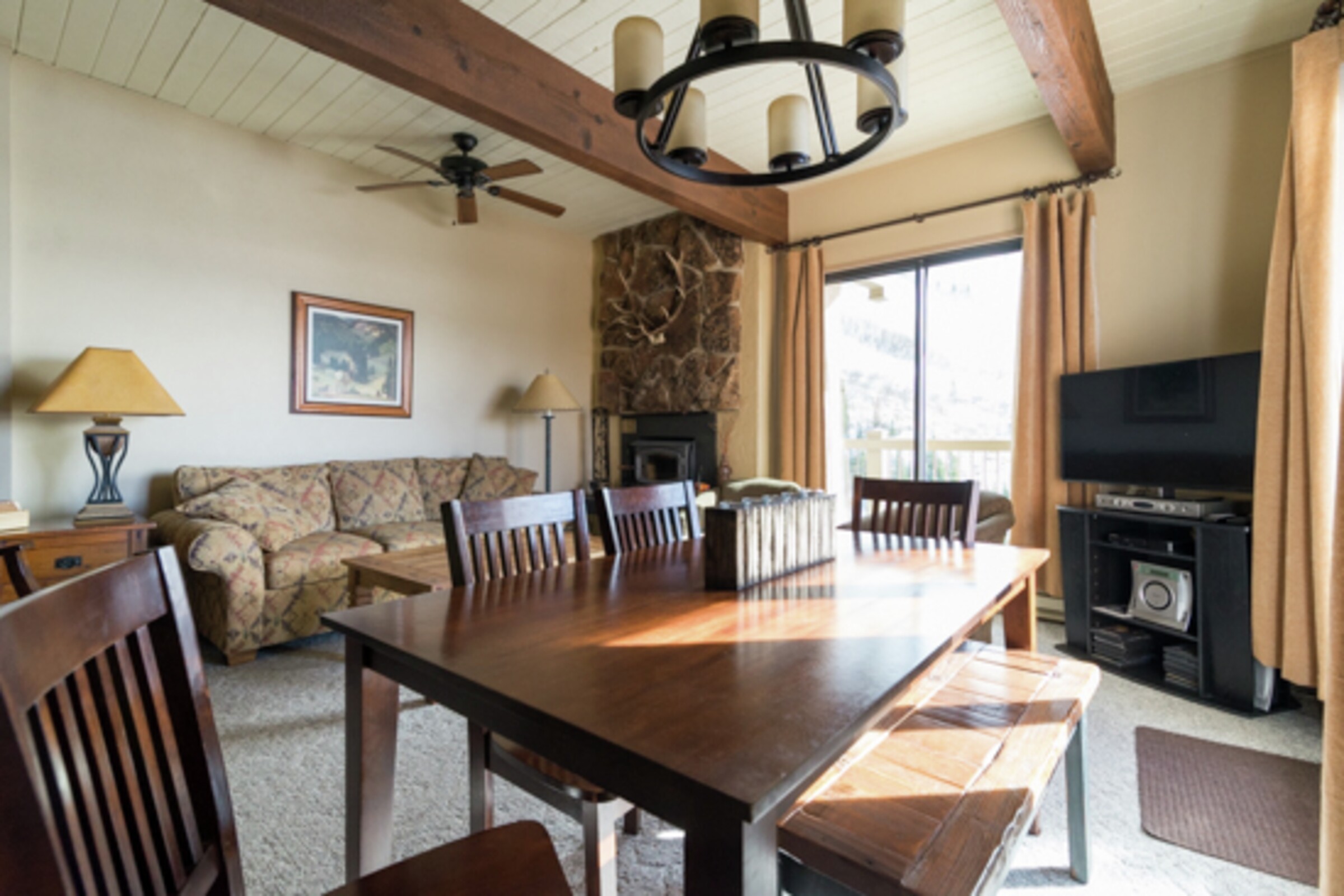 #B311 - Dining Area