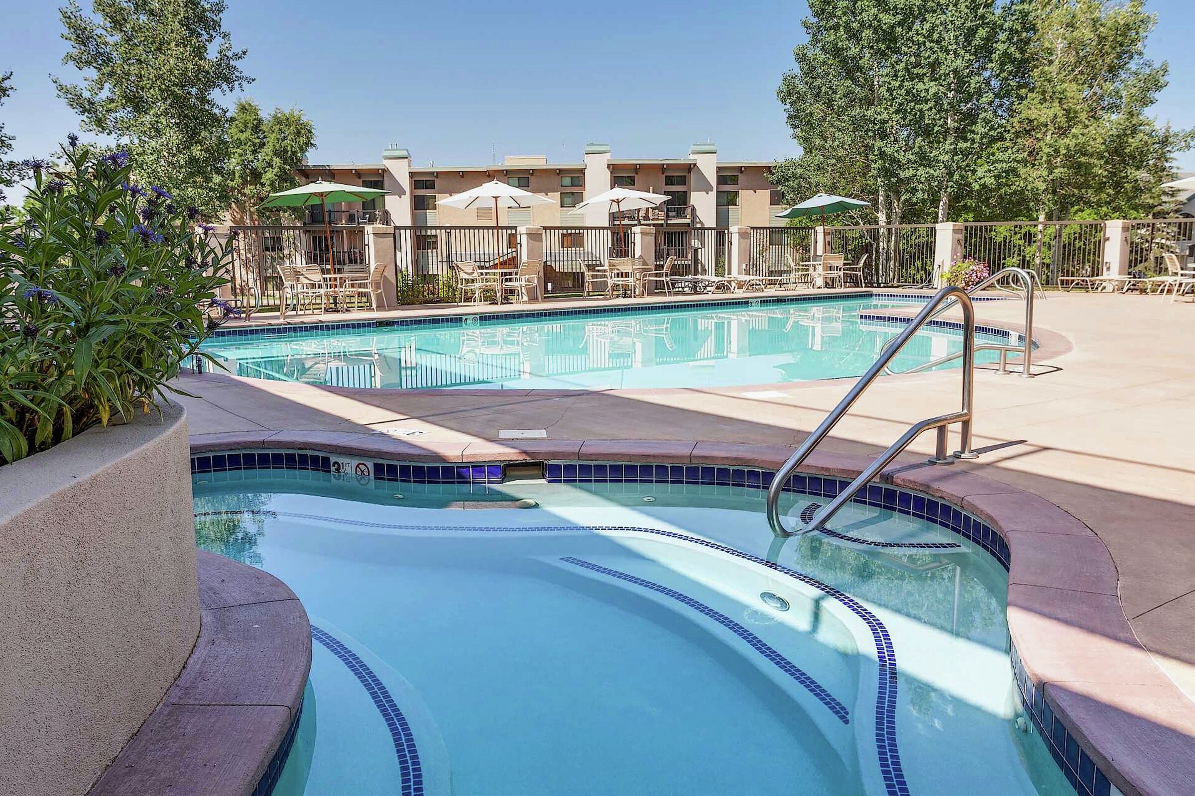 Outdoor Pool & Hot Tub