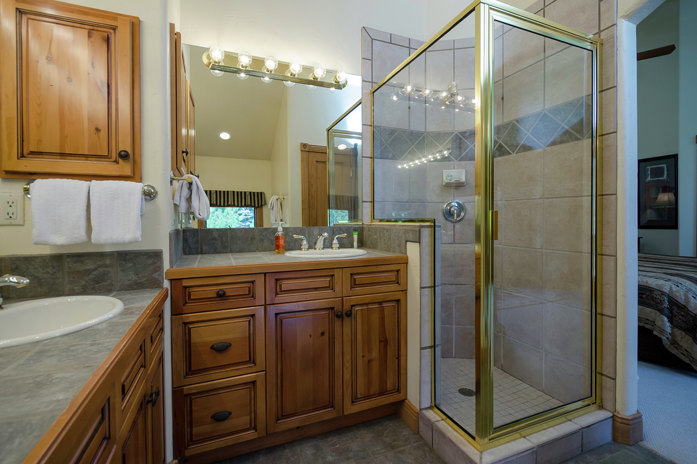 #2652 - Master Ensuite Bathroom