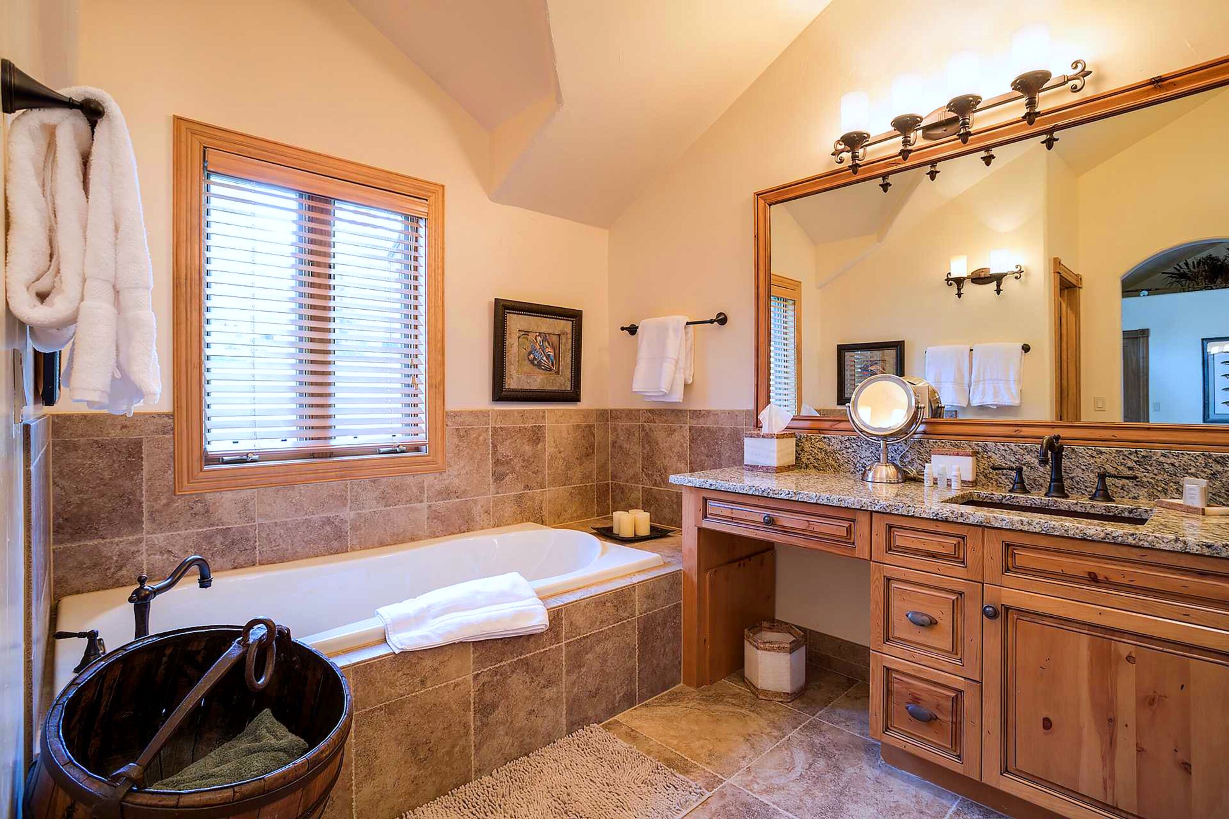 #2702 - Master Ensuite Bathroom