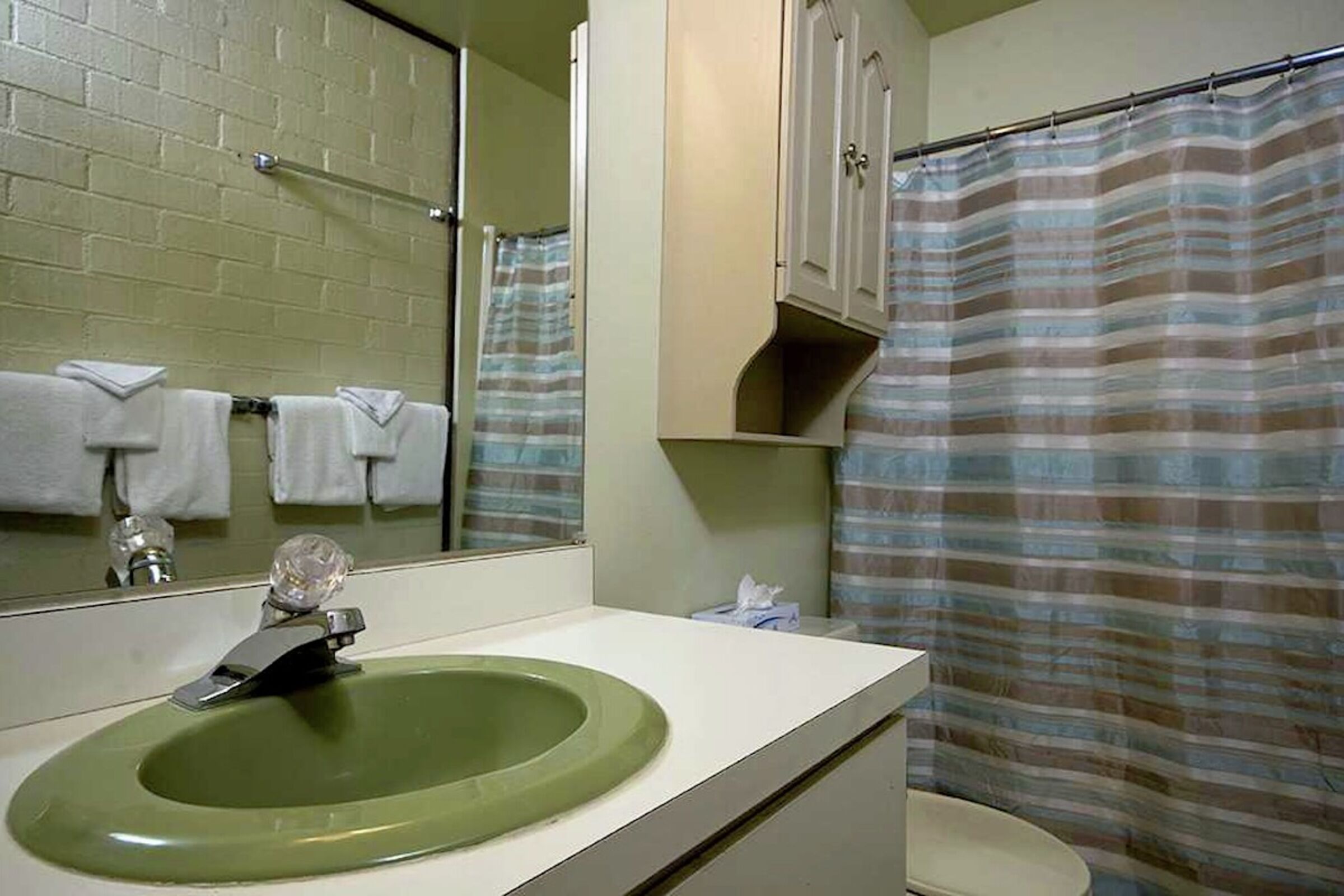 #412 - Bathroom