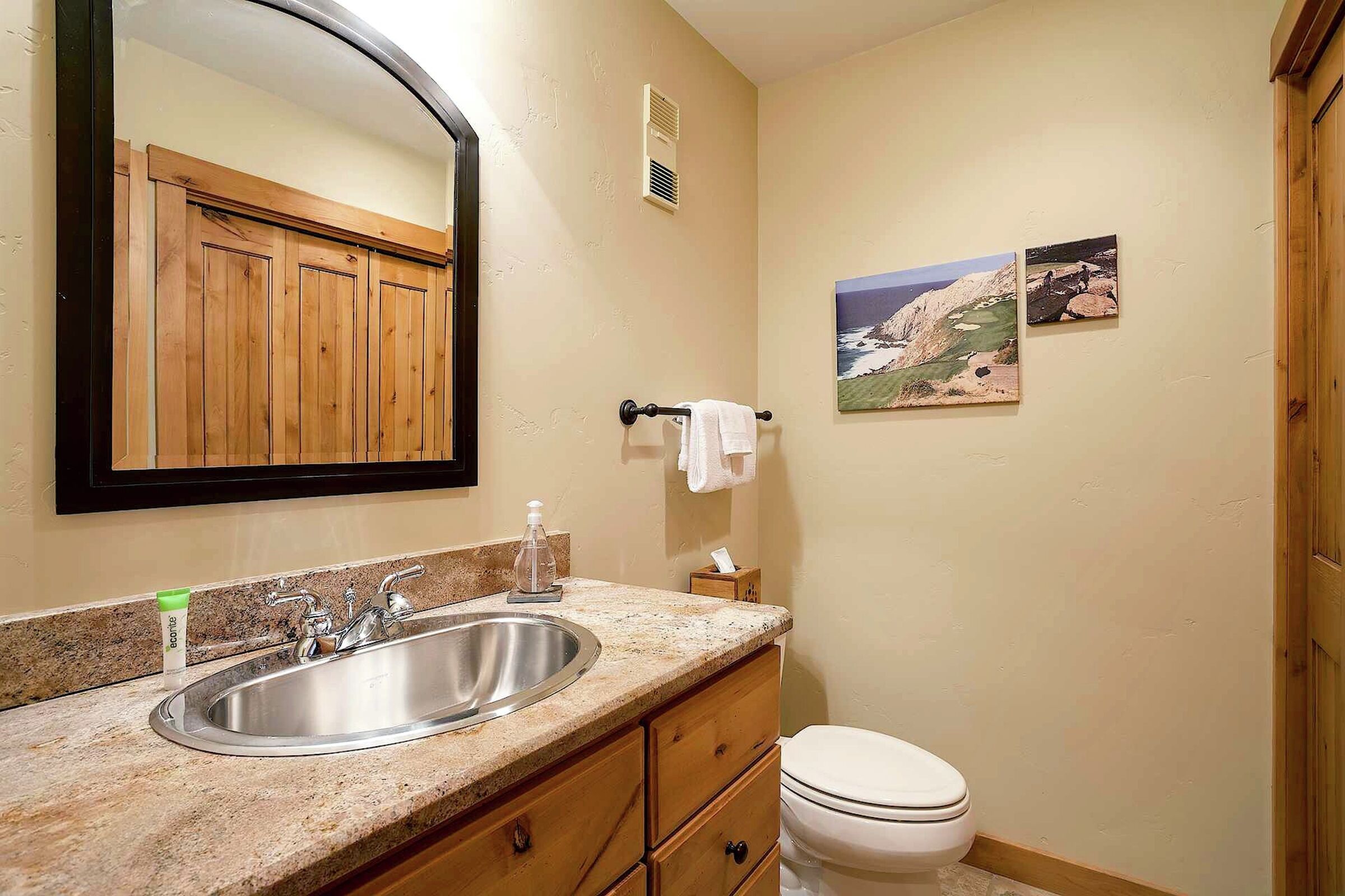 #403 - Bathroom