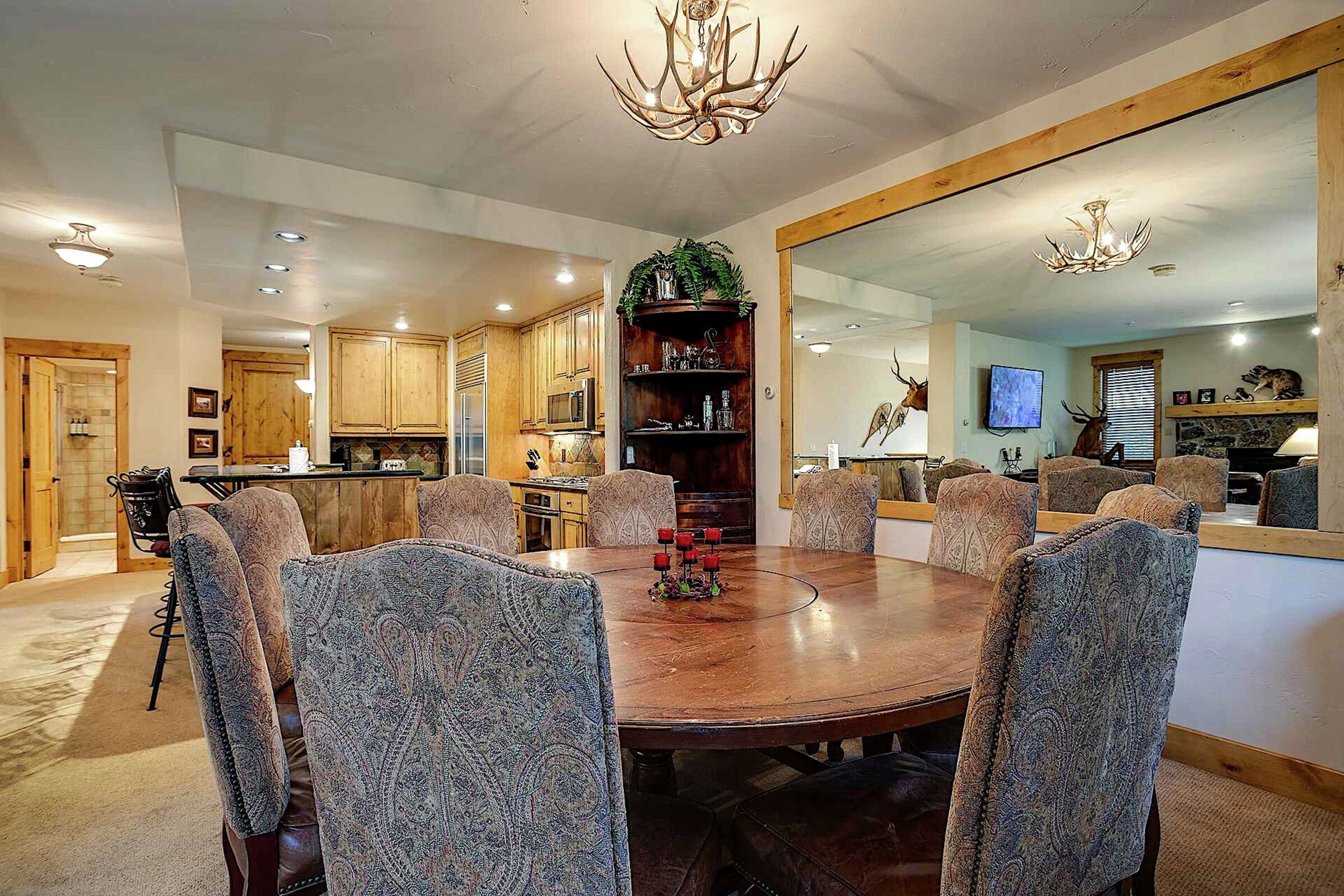 #116 - Dining Room & Kitchen